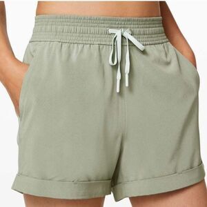 Lululemon Spring Break Away Short 3” in green